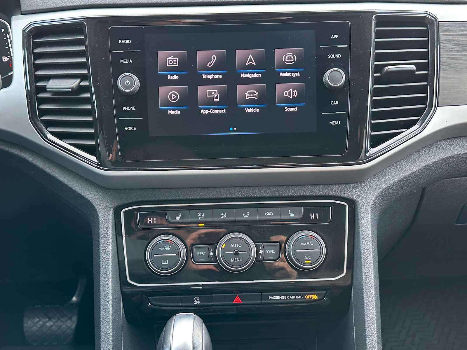 2022 Volkswagen Atlas 3.6L V6 SE w/Technology