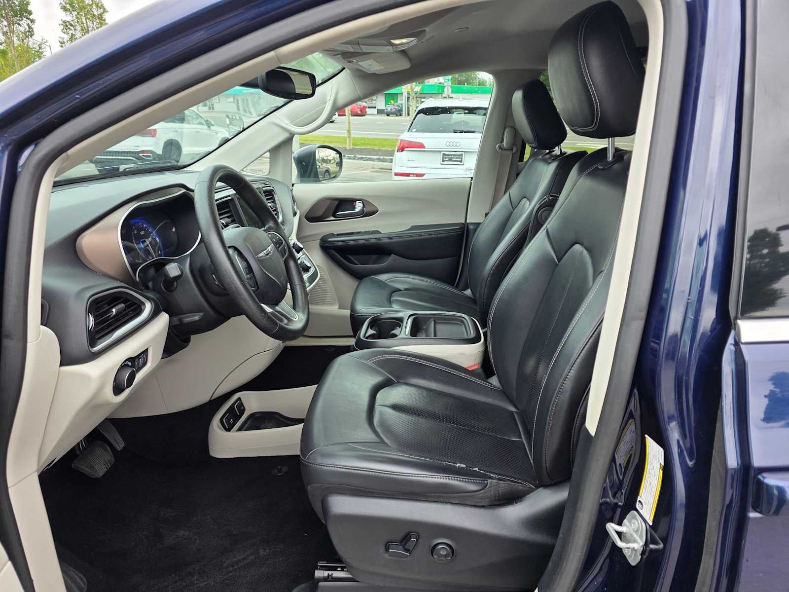 2020 Chrysler Voyager LXI