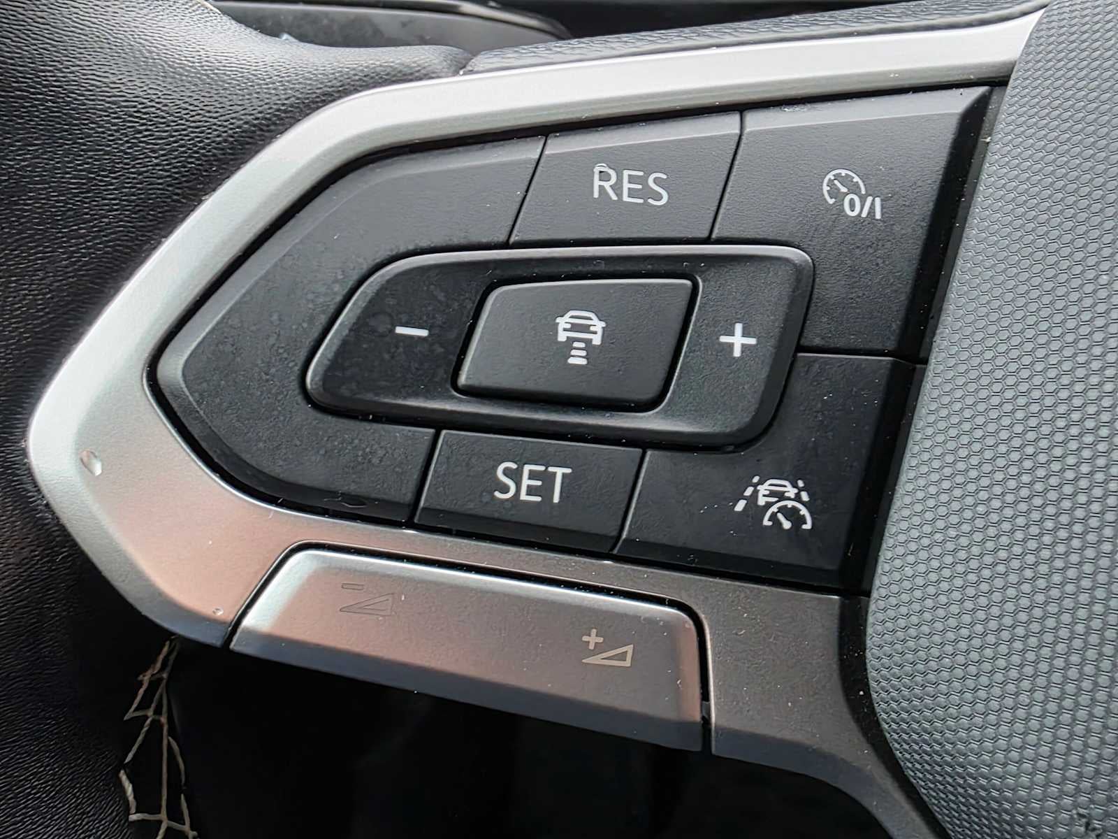 2024 Volkswagen Taos SEL