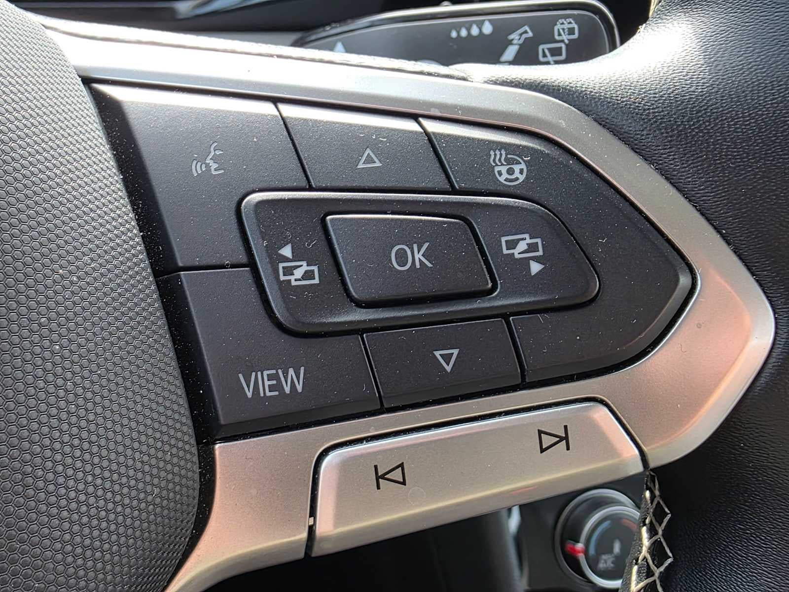 2025 Volkswagen Taos S