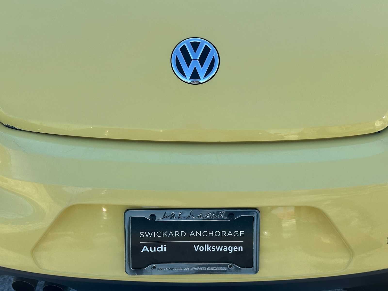 2013 Volkswagen Beetle 2.5L w/Sun