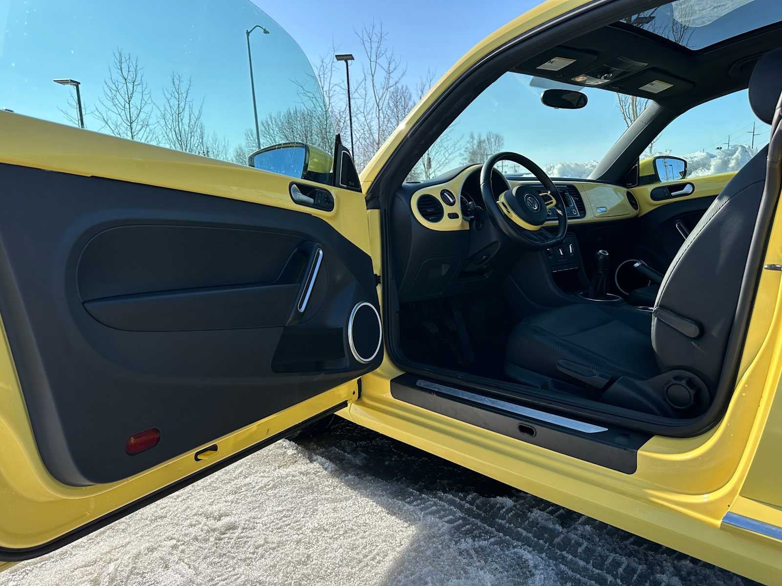 2013 Volkswagen Beetle 2.5L w/Sun