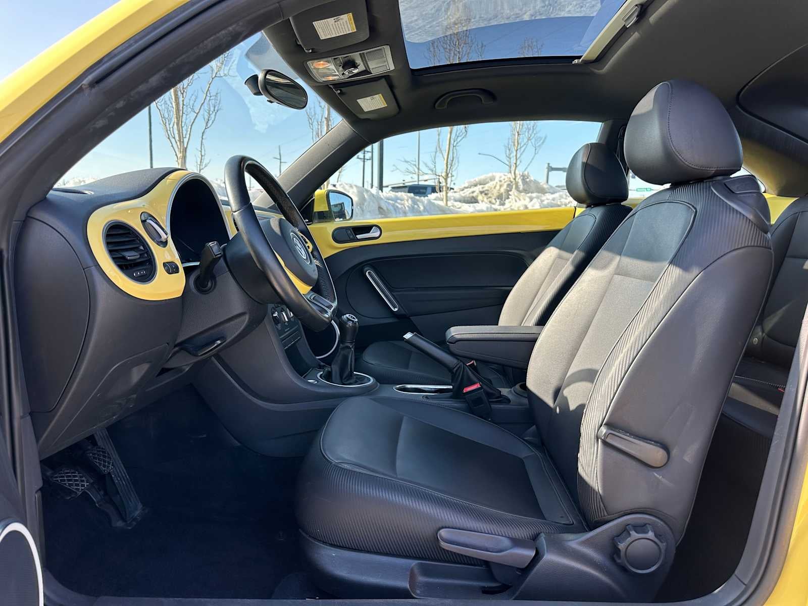 2013 Volkswagen Beetle 2.5L w/Sun