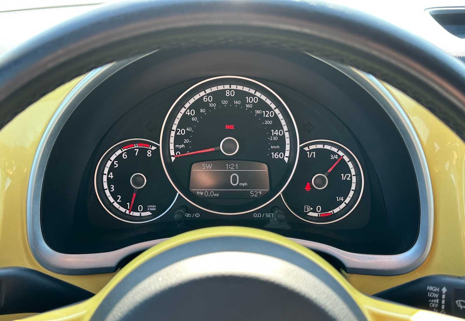 2013 Volkswagen Beetle 2.5L w/Sun