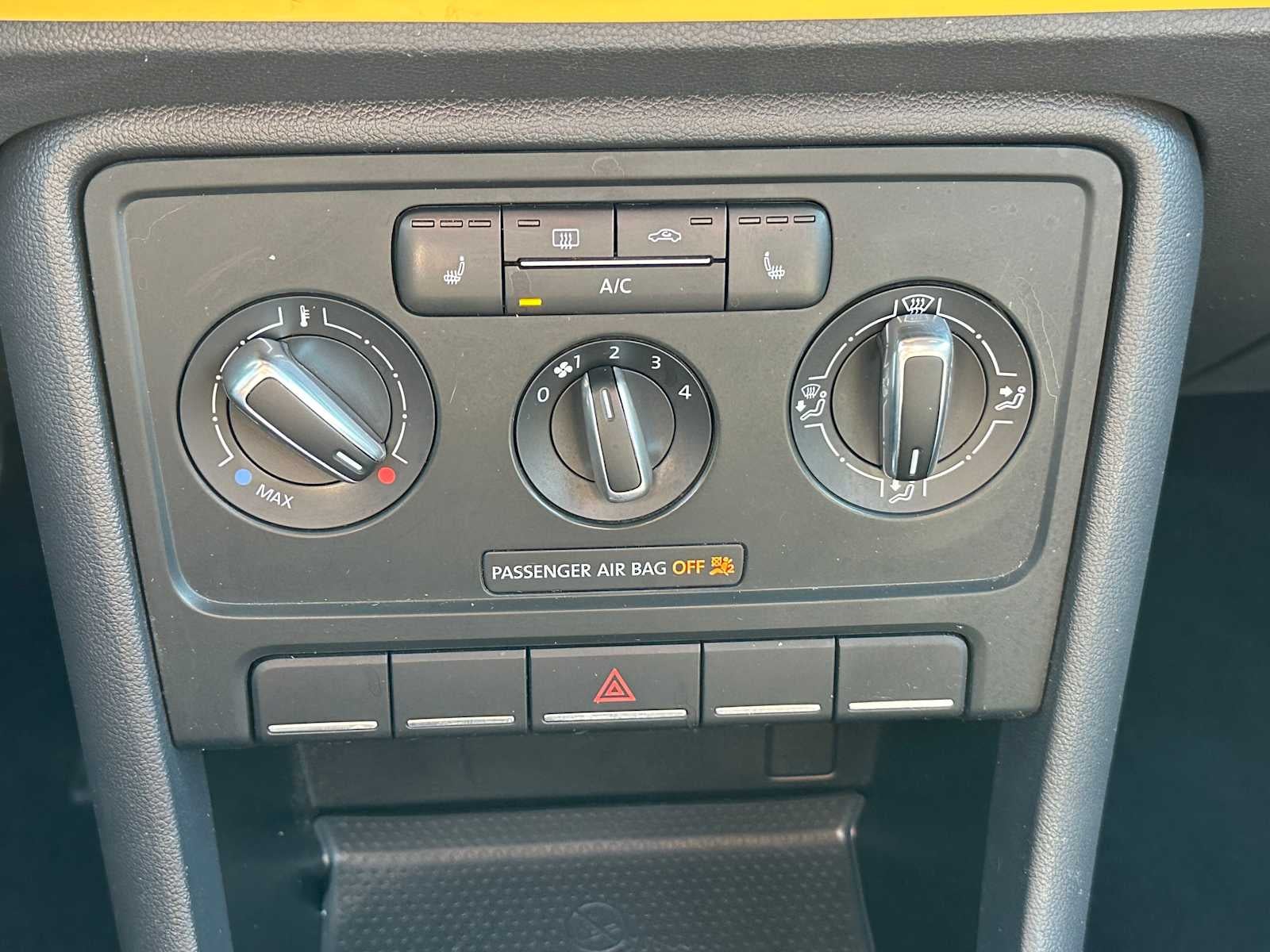 2013 Volkswagen Beetle 2.5L w/Sun