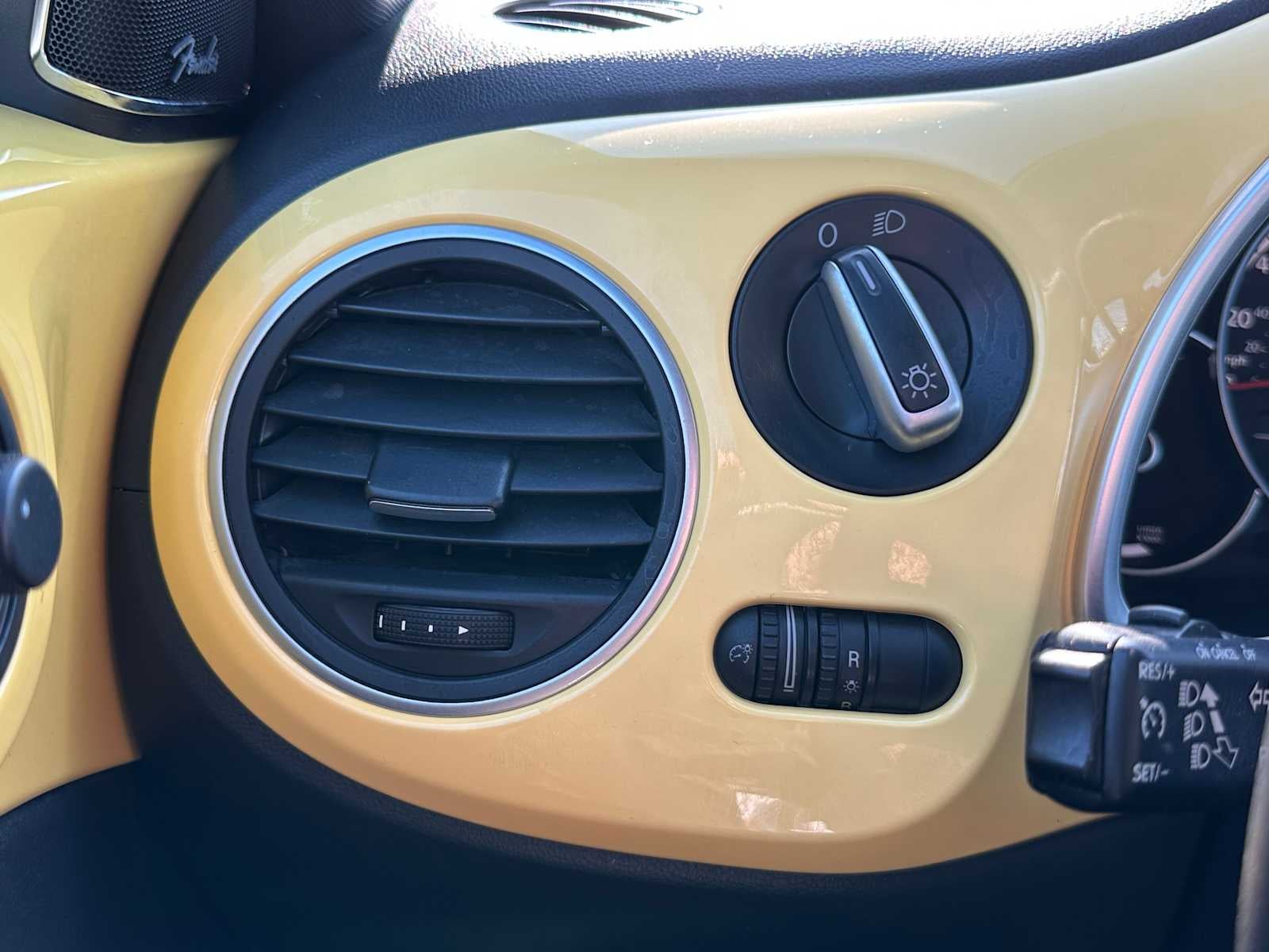 2013 Volkswagen Beetle 2.5L w/Sun