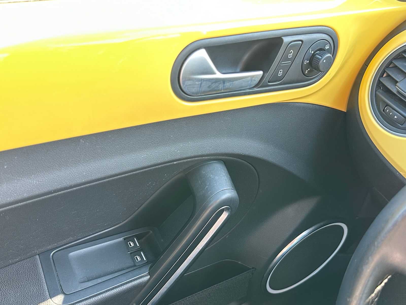 2013 Volkswagen Beetle 2.5L w/Sun