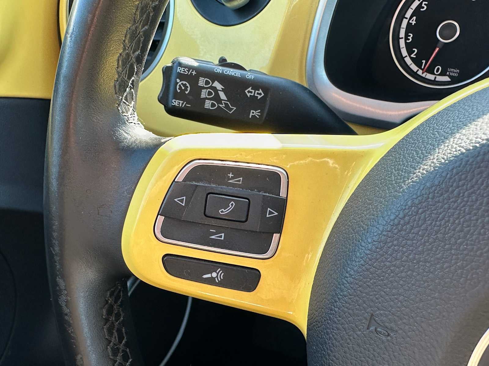 2013 Volkswagen Beetle 2.5L w/Sun