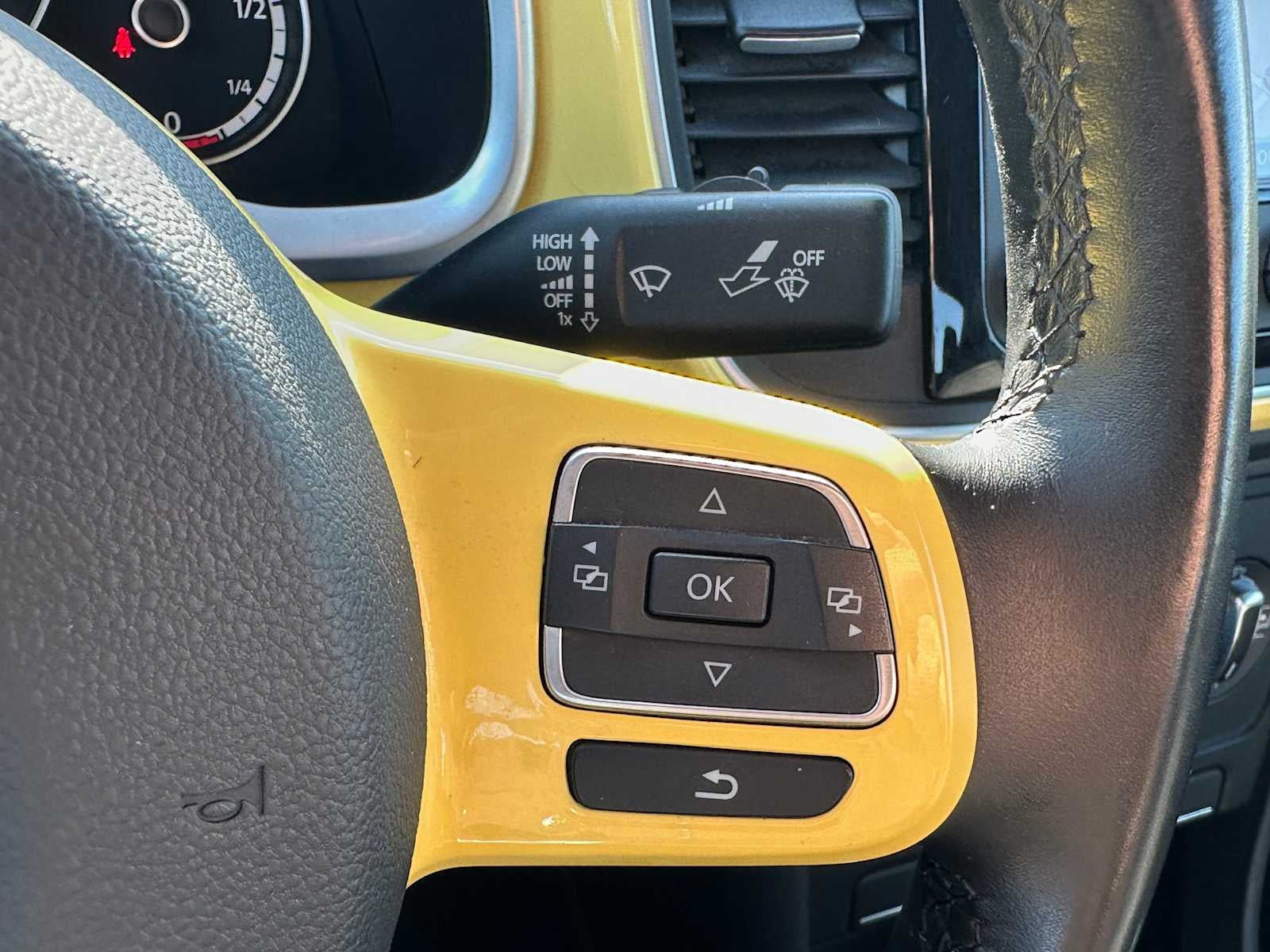 2013 Volkswagen Beetle 2.5L w/Sun