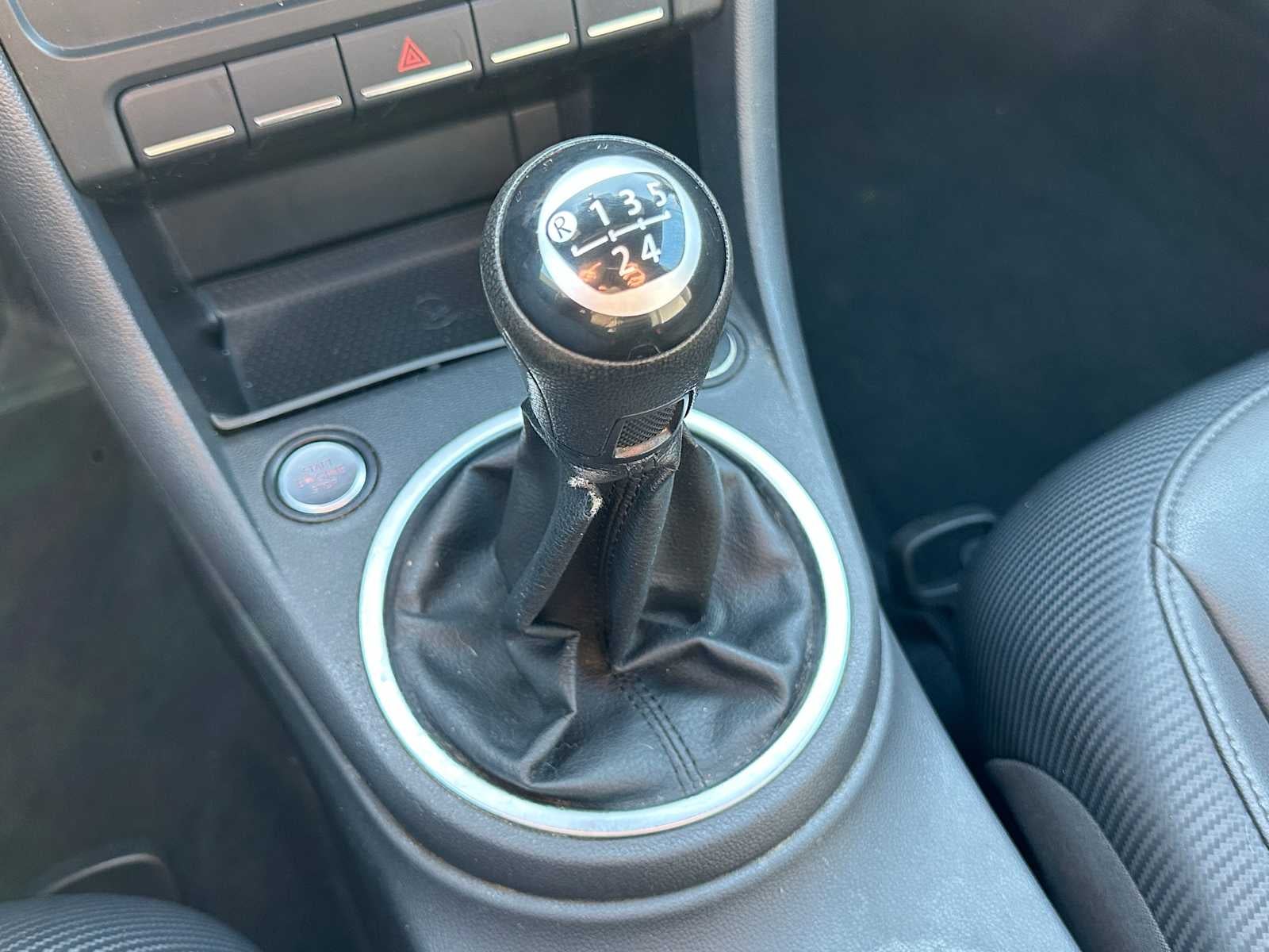 2013 Volkswagen Beetle 2.5L w/Sun