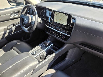 2025 Nissan Pathfinder SL