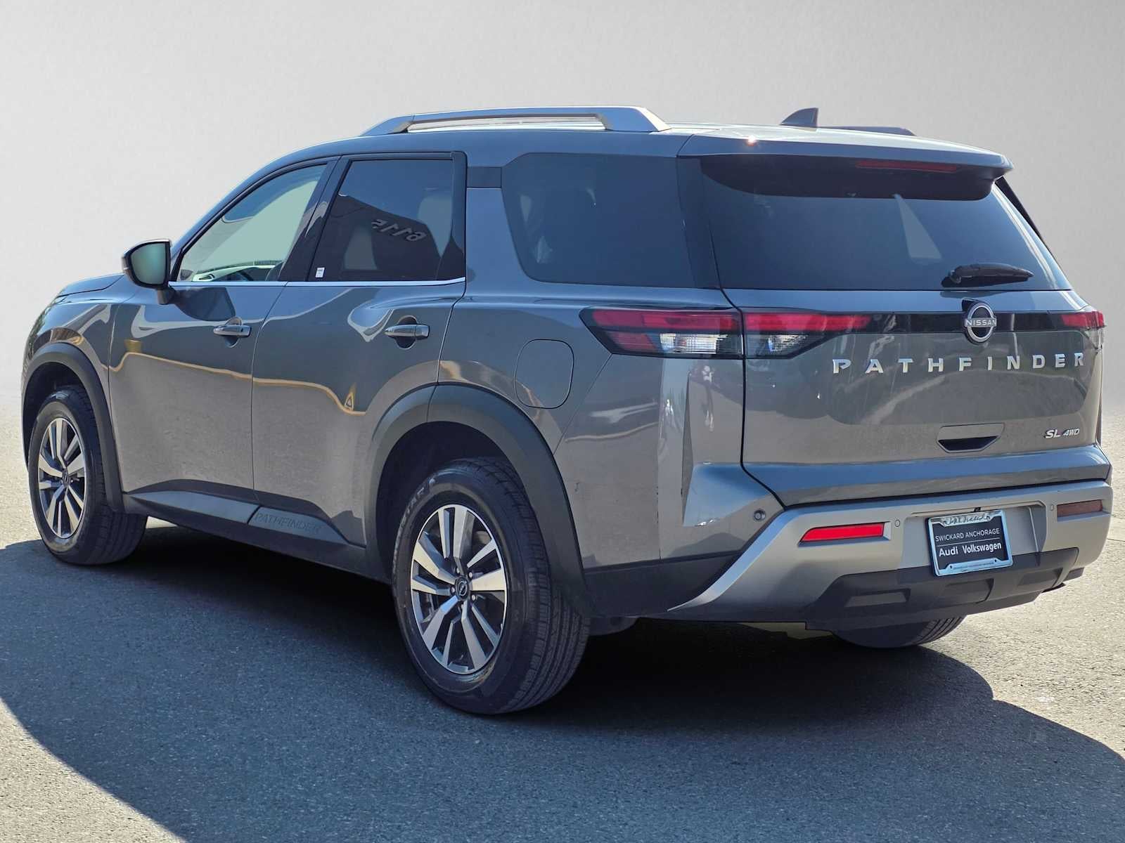 2025 Nissan Pathfinder SL