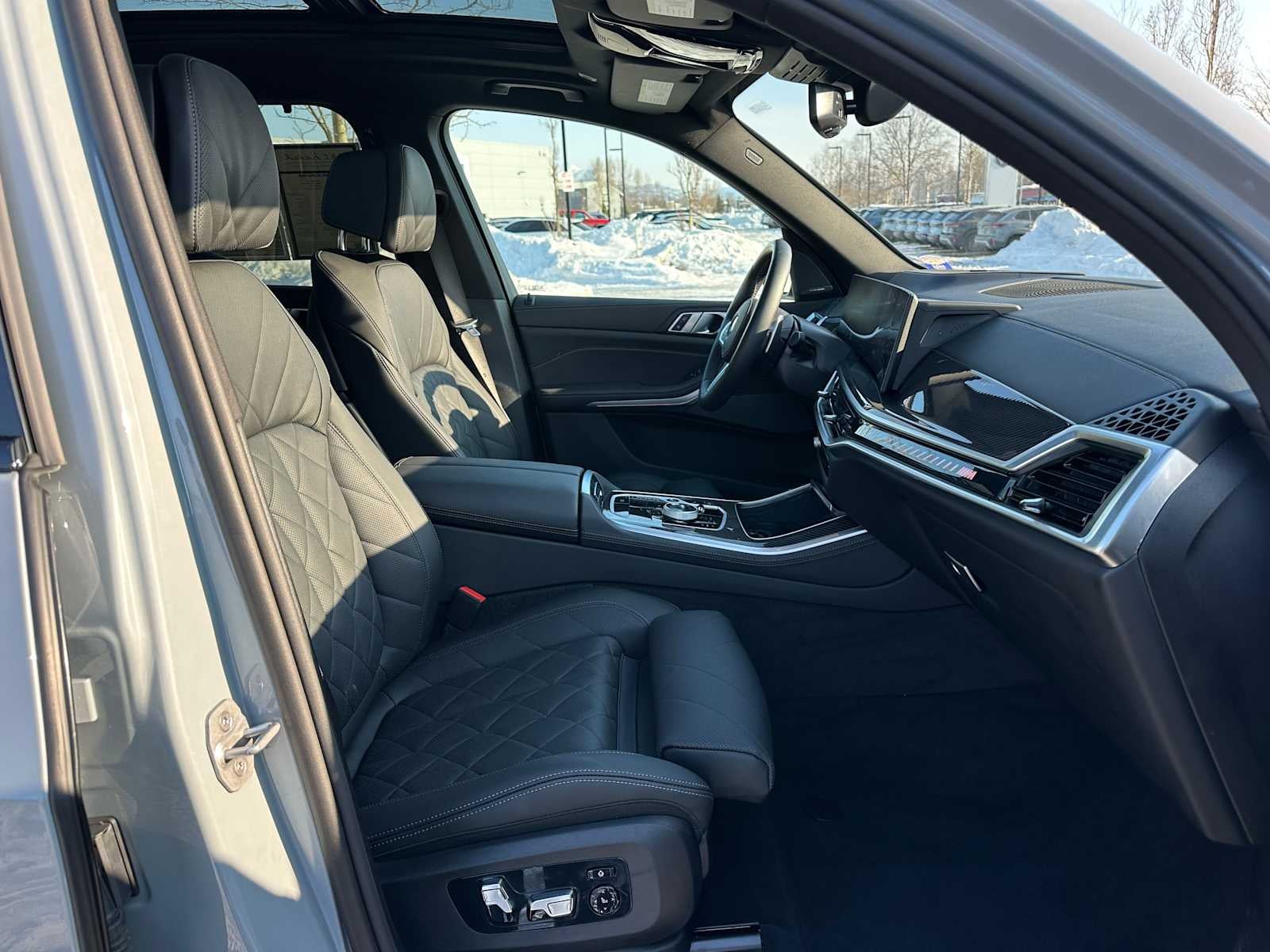 2025 BMW X5 M60i M60i