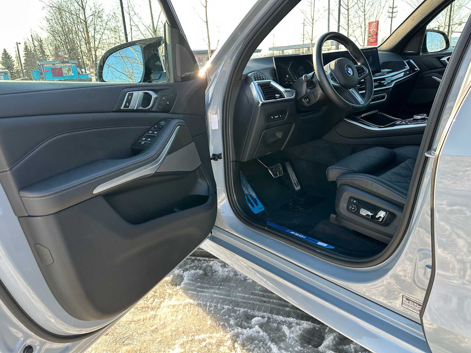 2025 BMW X5 M60i M60i