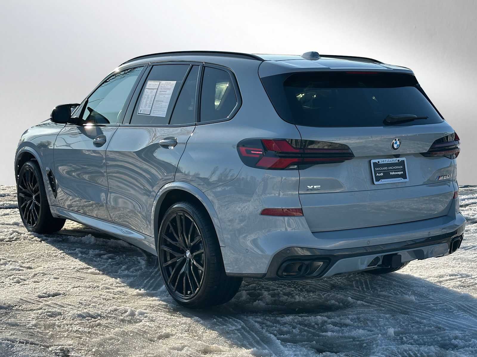 2025 BMW X5 M60i M60i