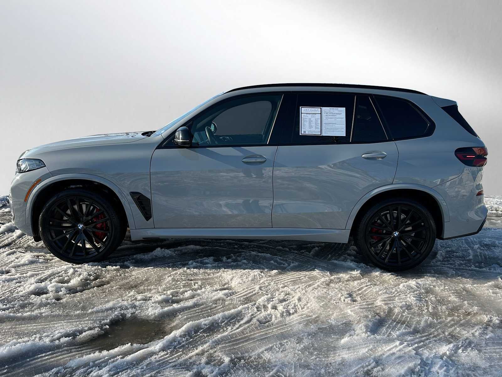 2025 BMW X5 M60i M60i