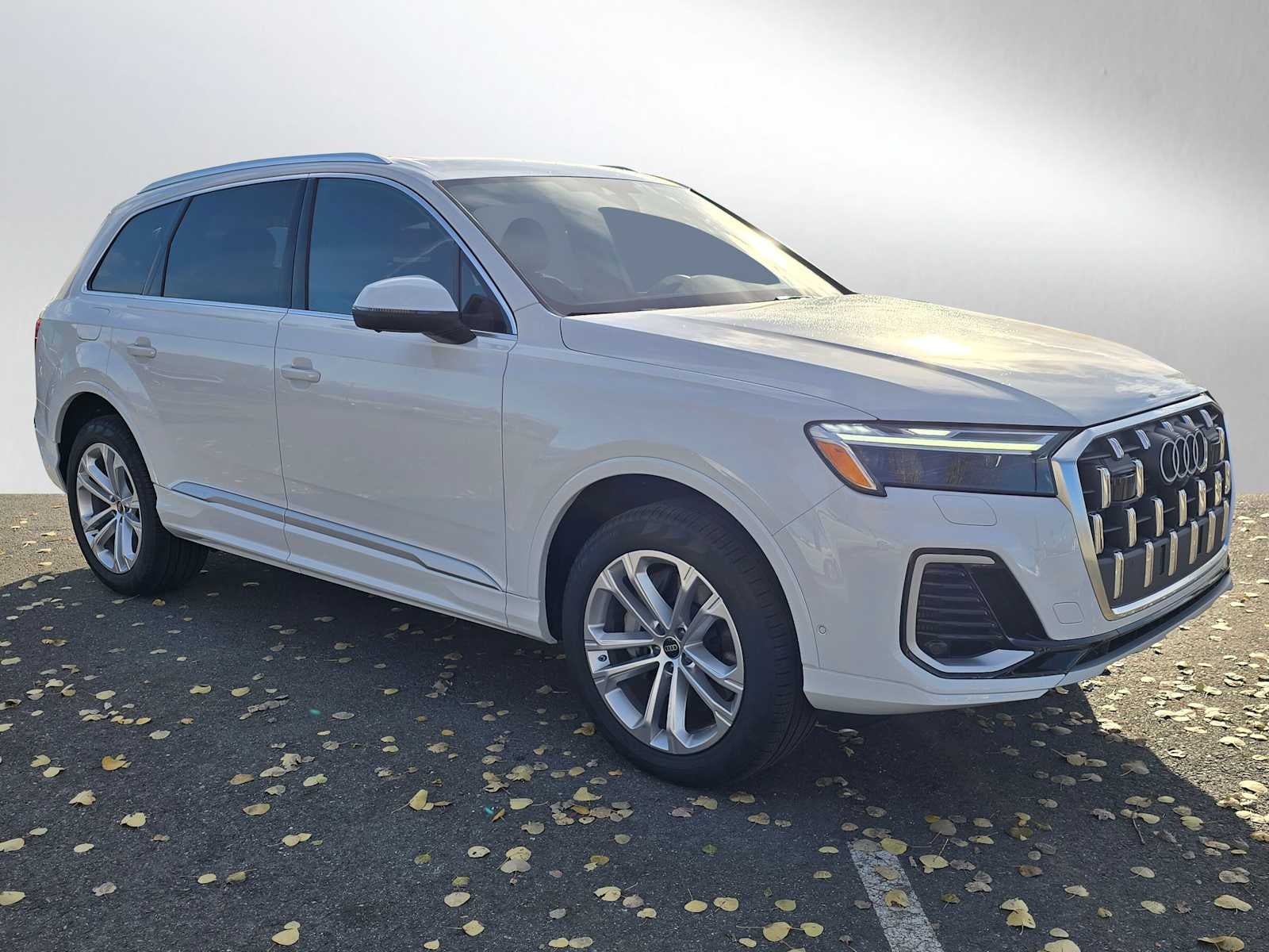 2025 Audi Q7 Base