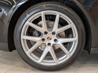 2025 Porsche Panamera 4