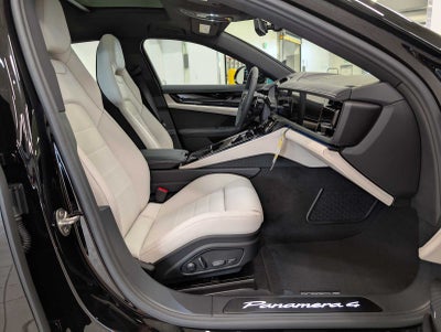 2025 Porsche Panamera 4