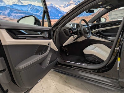 2025 Porsche Panamera 4