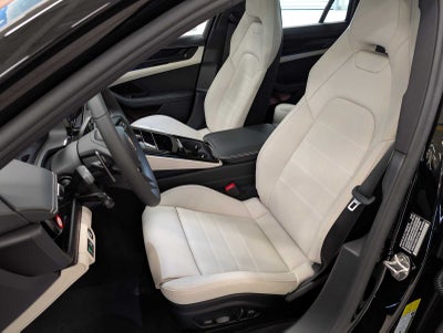 2025 Porsche Panamera 4