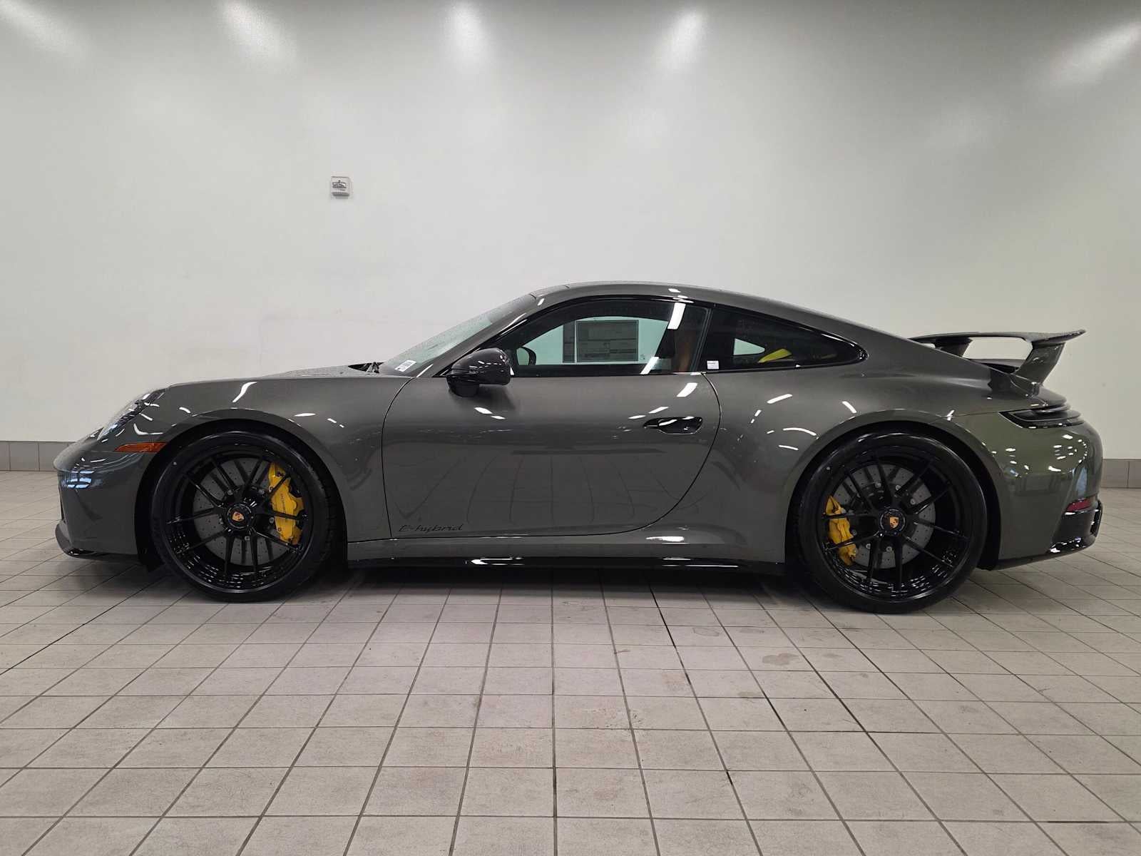 2026 Porsche 911 Carrera 4 GTS