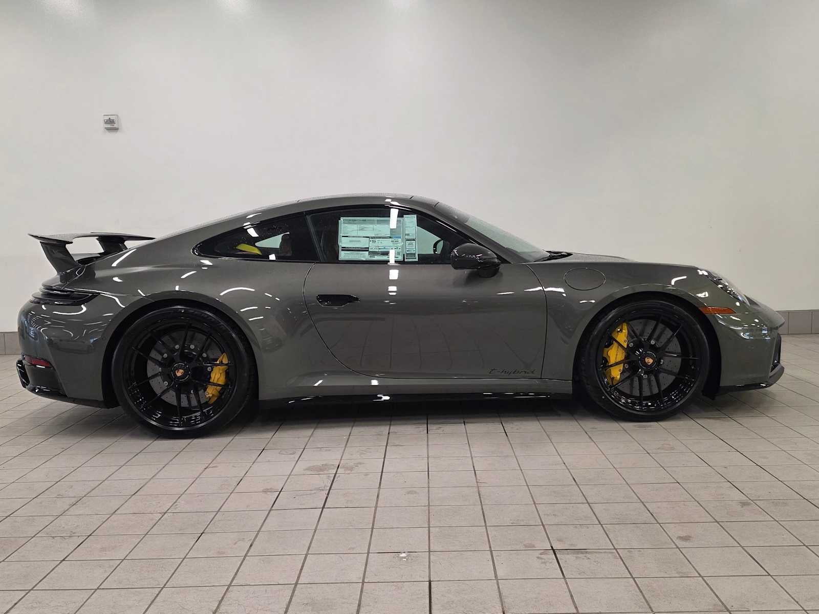 2026 Porsche 911 Carrera 4 GTS