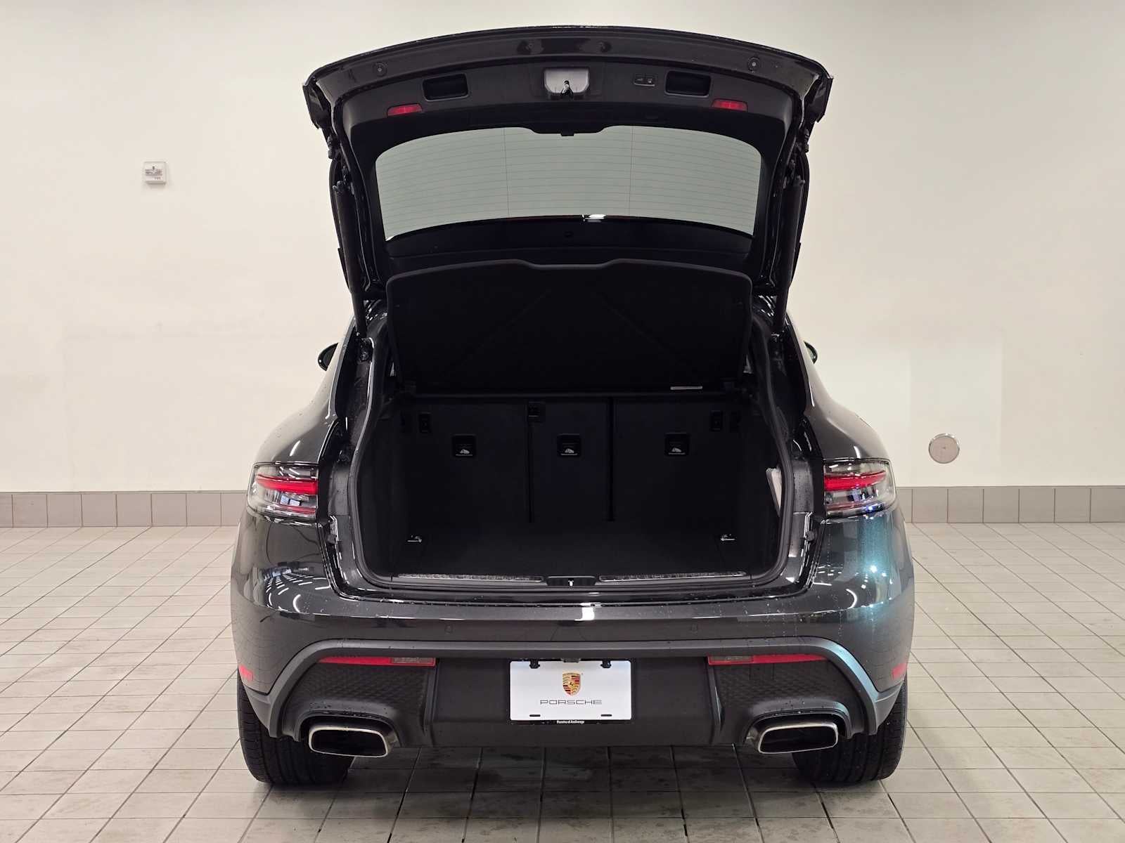 2025 Porsche Macan Base