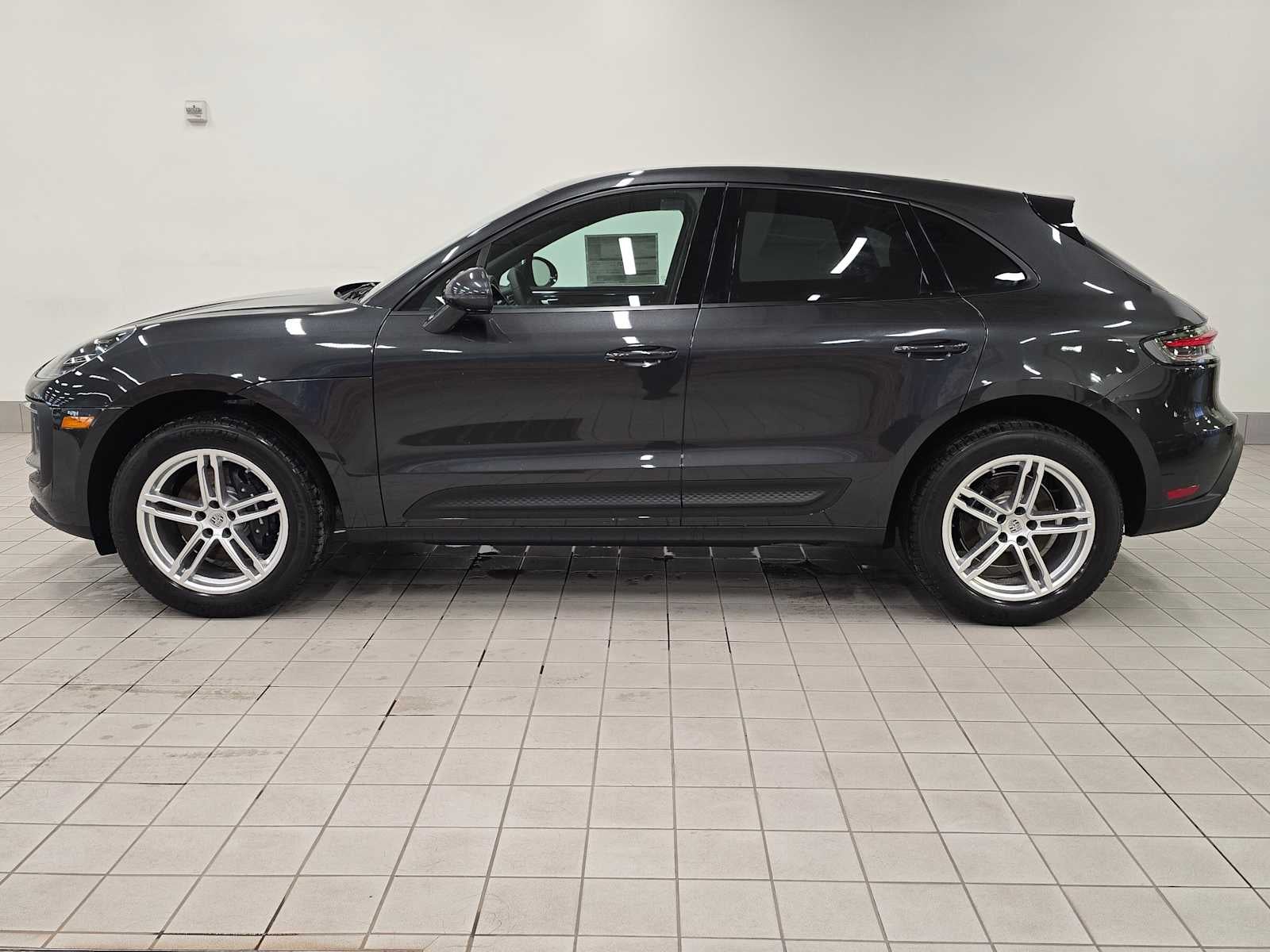 2025 Porsche Macan Base