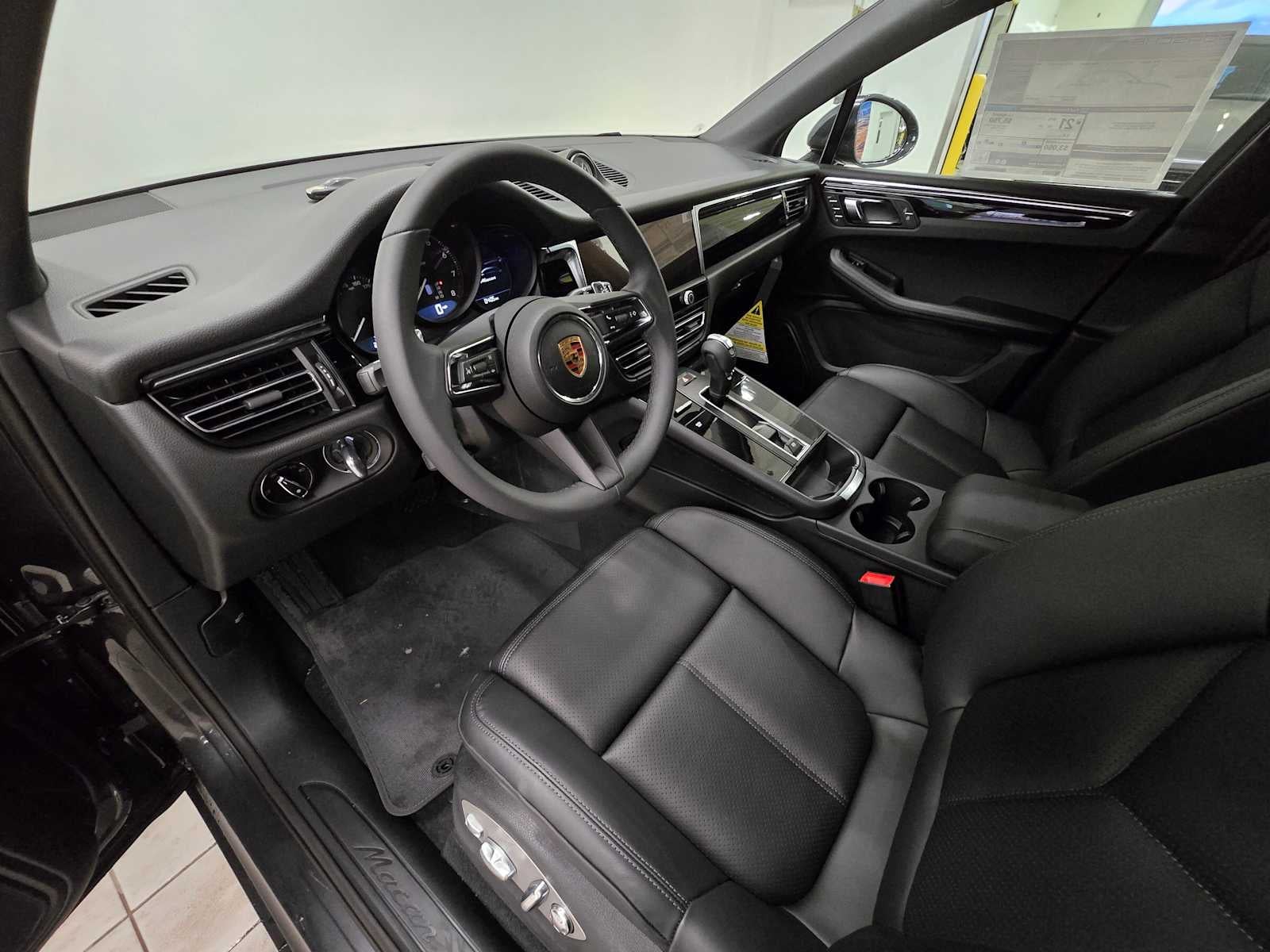 2025 Porsche Macan Base