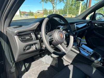 2025 Porsche Macan Base