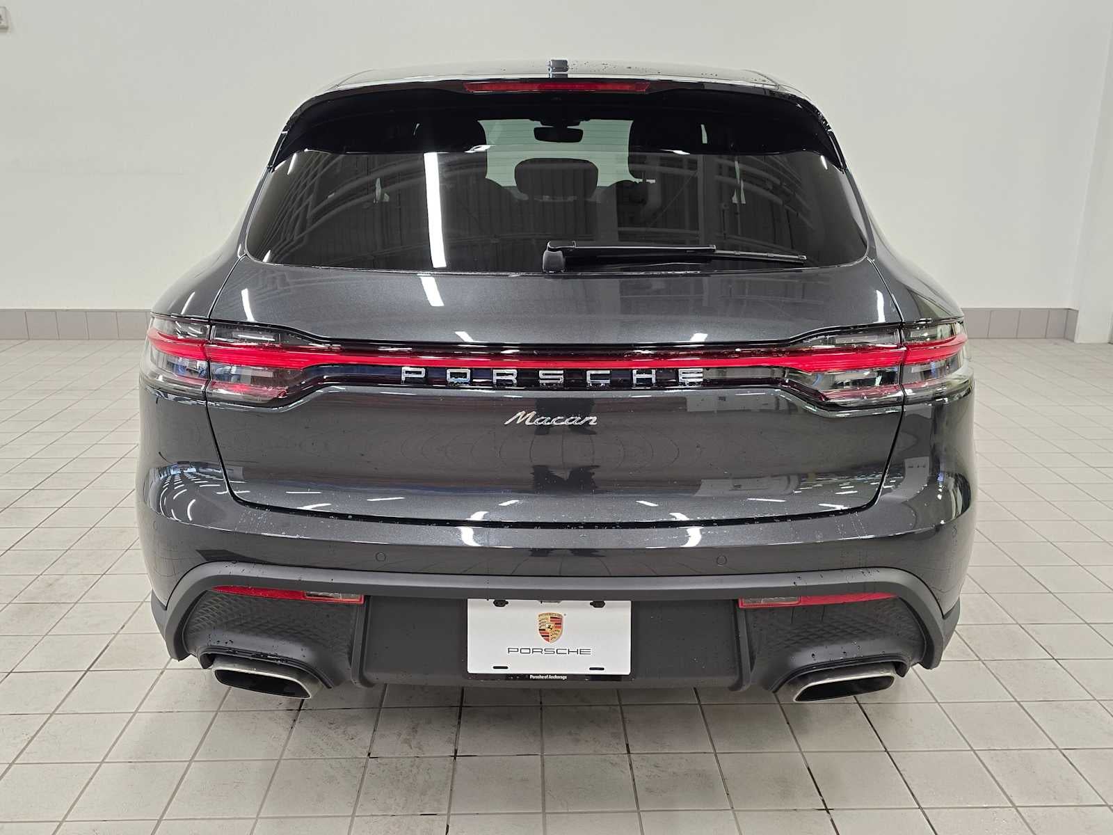 2025 Porsche Macan Base