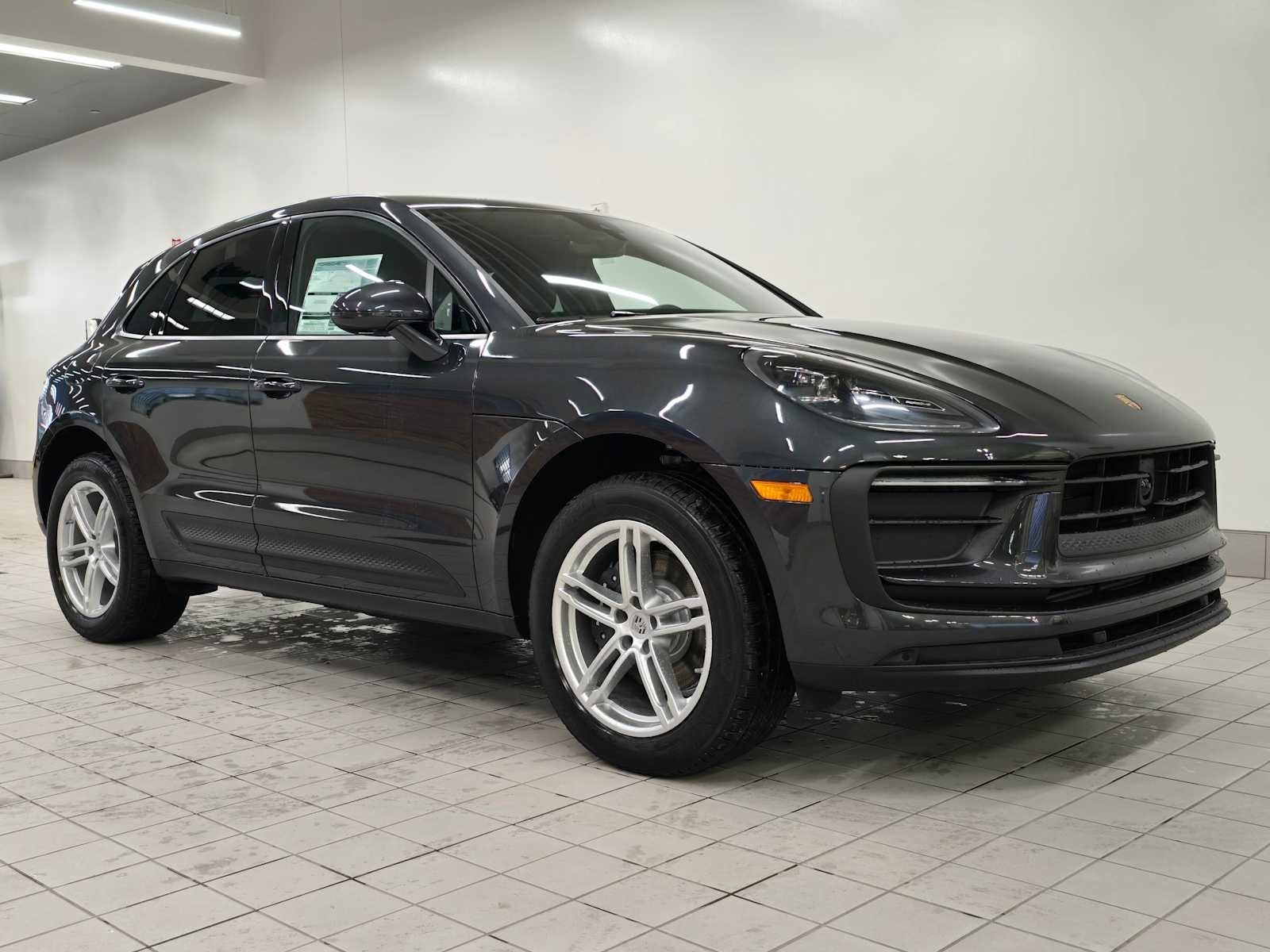 2025 Porsche Macan Base