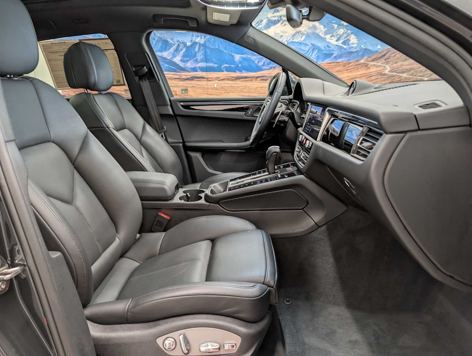 2024 Porsche Macan Base