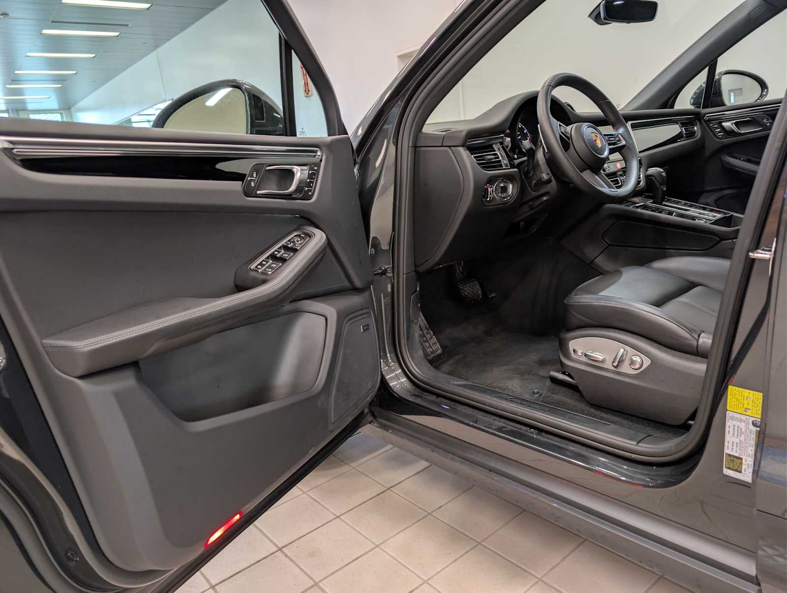 2024 Porsche Macan Base