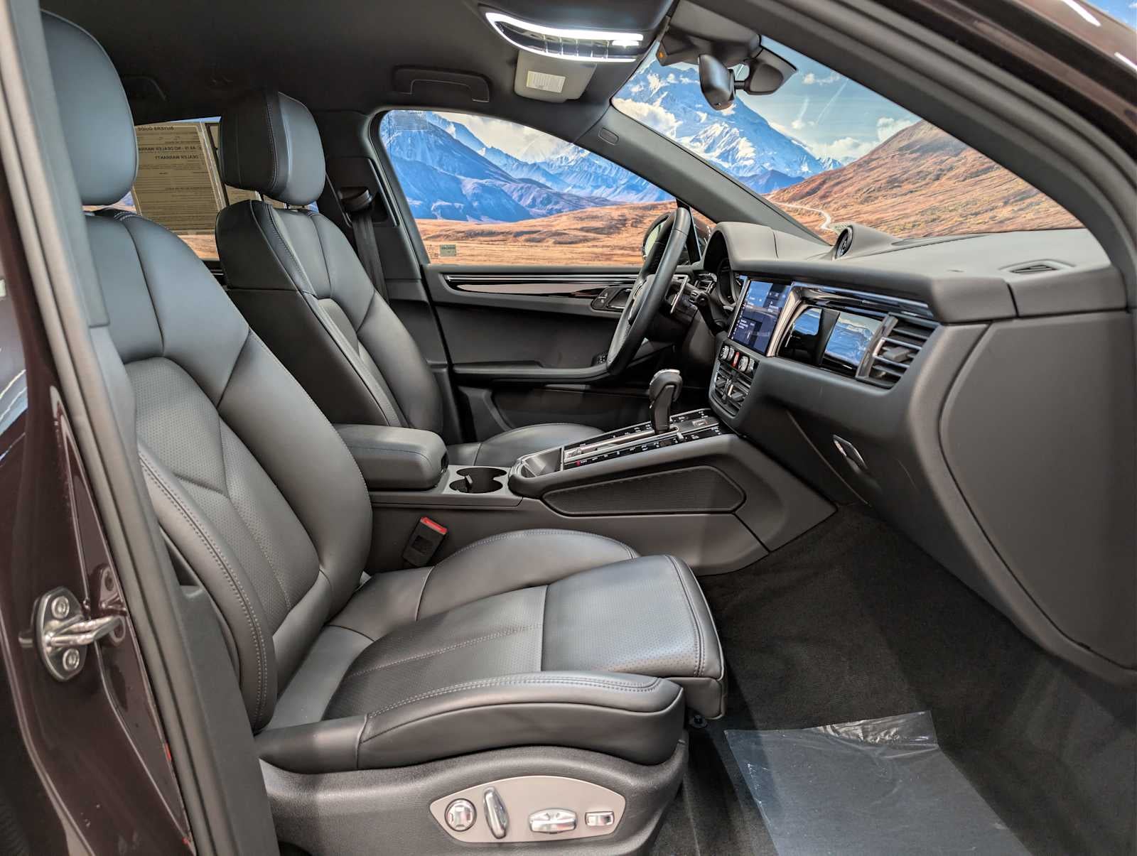 2025 Porsche Macan Base