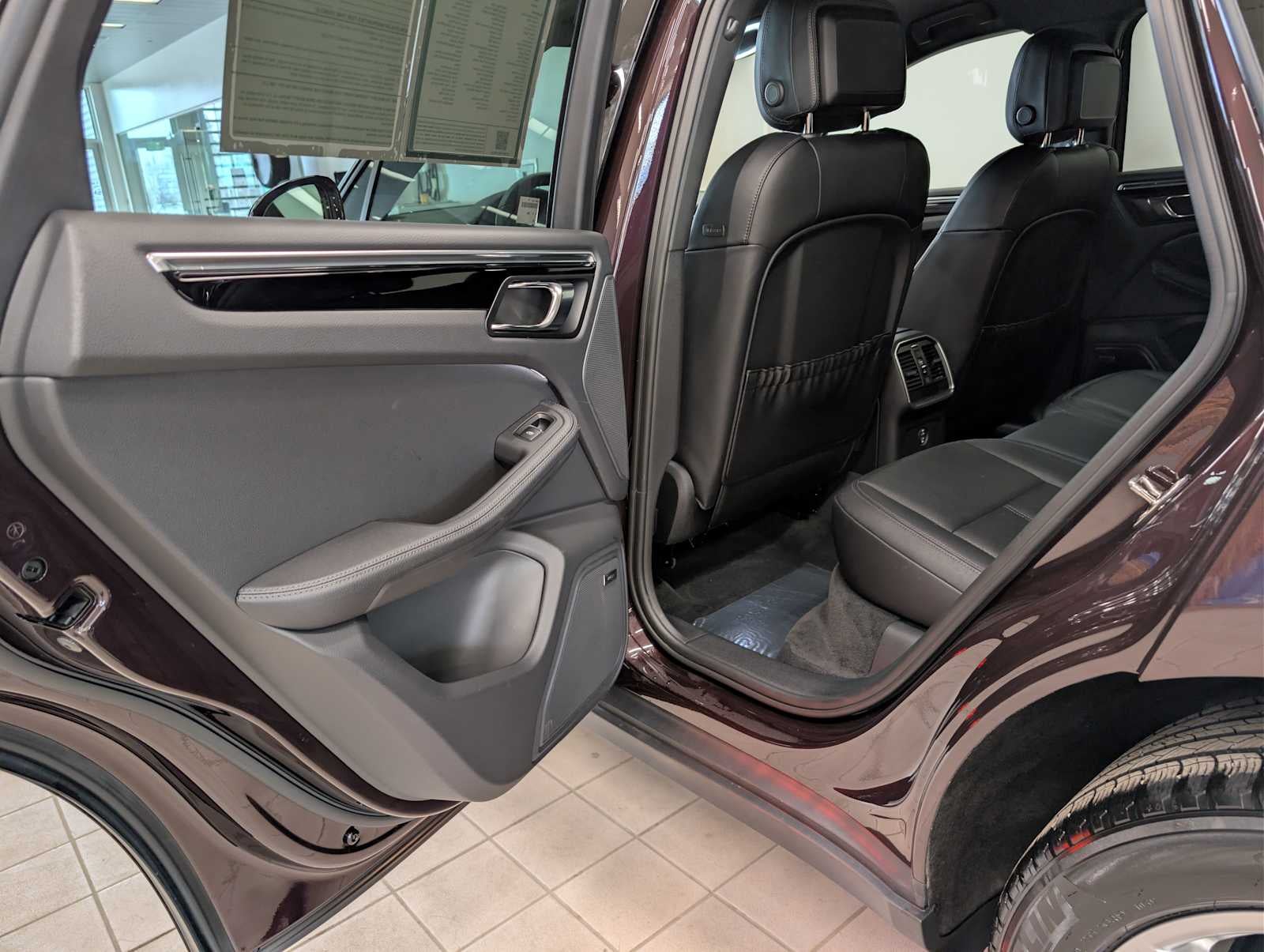 2025 Porsche Macan Base