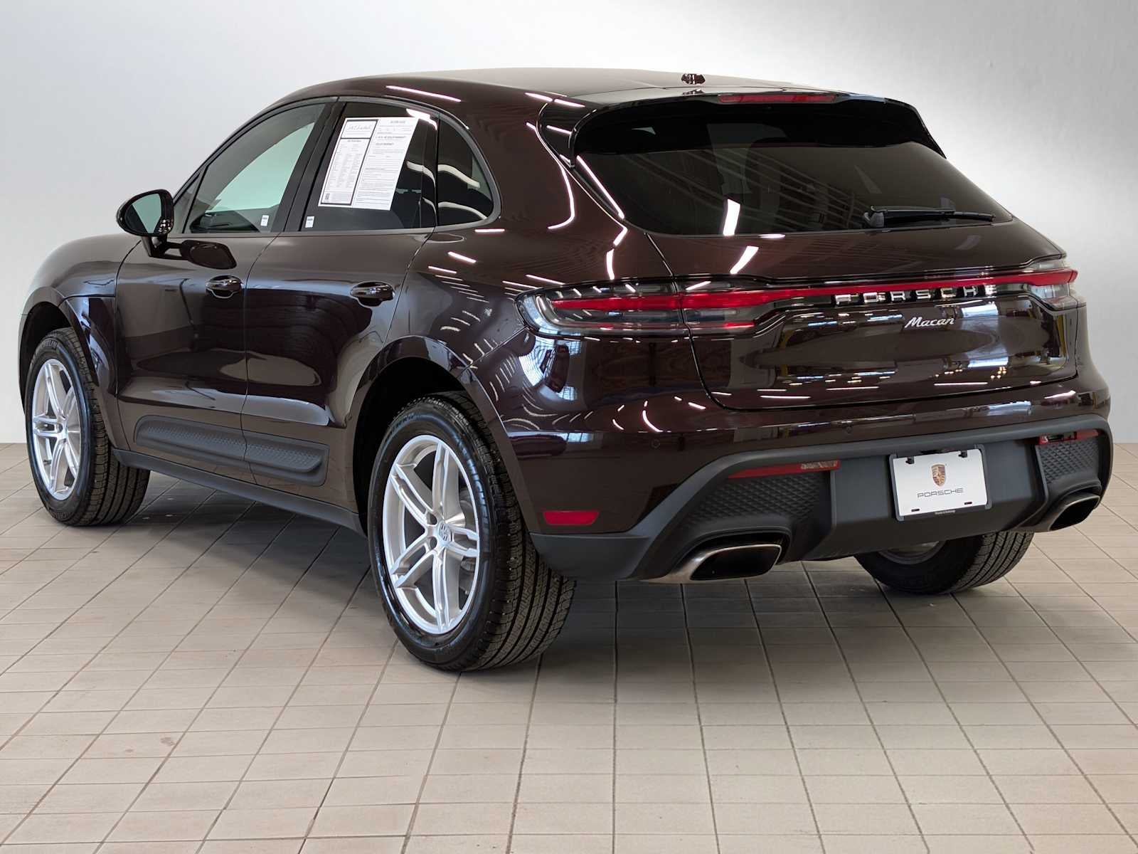 2025 Porsche Macan Base