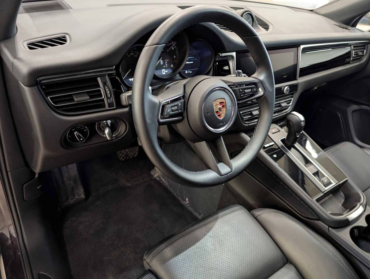 2025 Porsche Macan Base