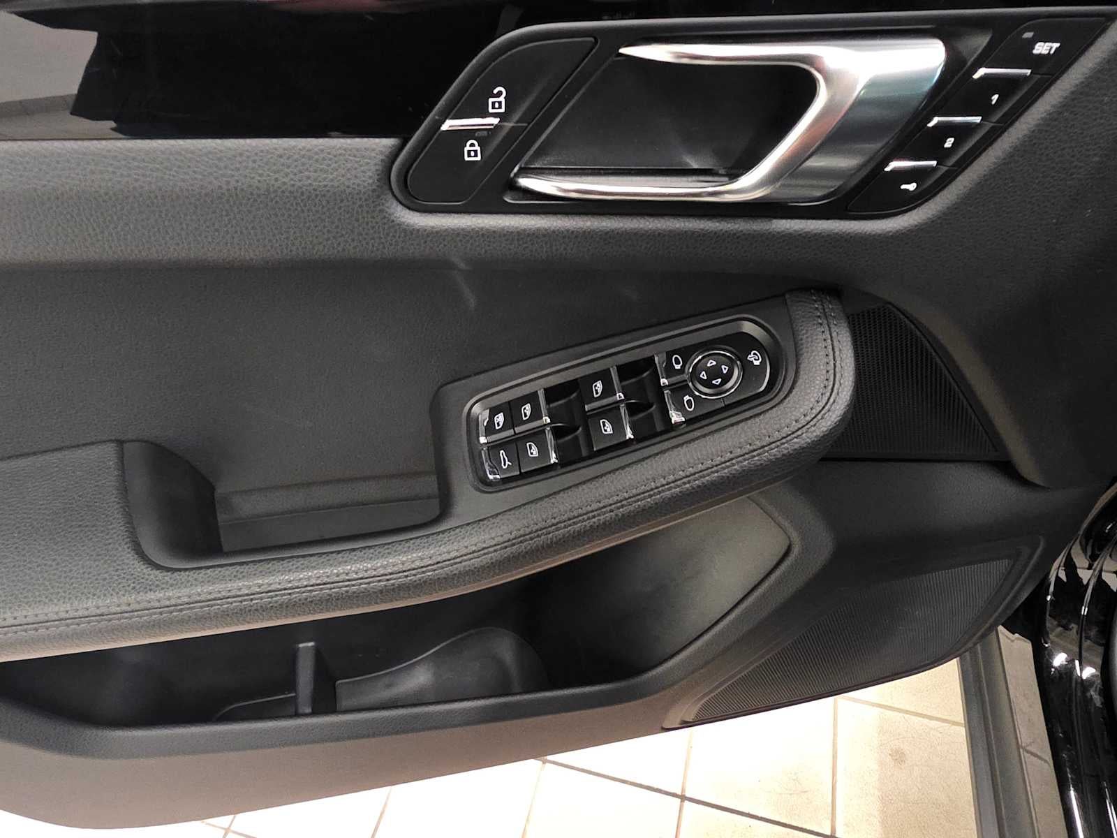 2024 Porsche Macan Macan (MY24)
