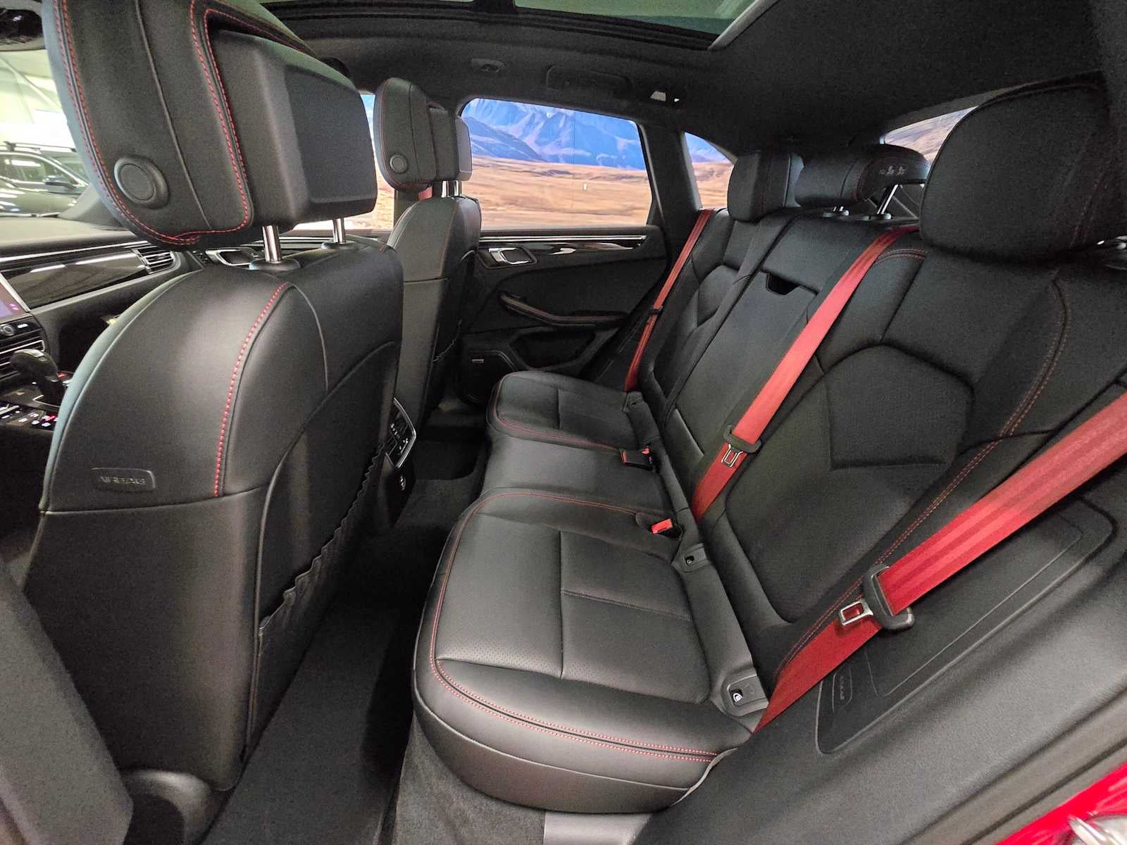 2025 Porsche Macan Base