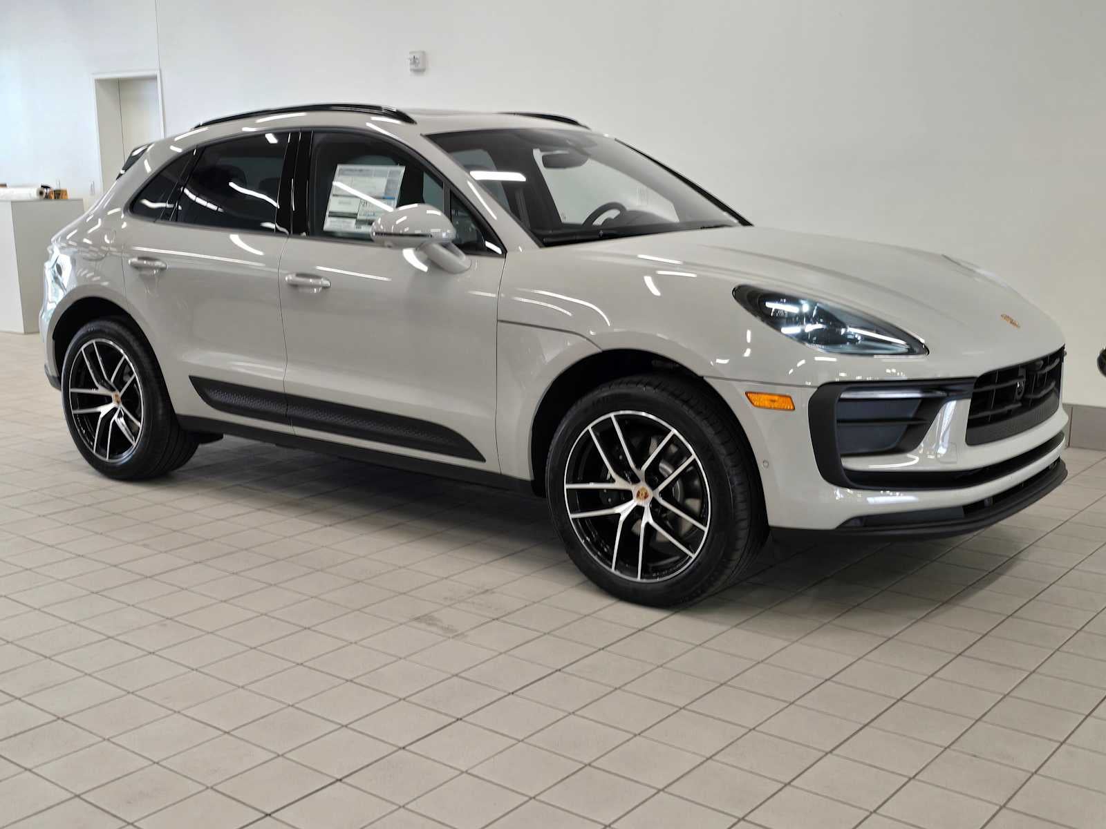 2024 Porsche Macan Base