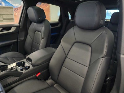 2025 Porsche Cayenne Base