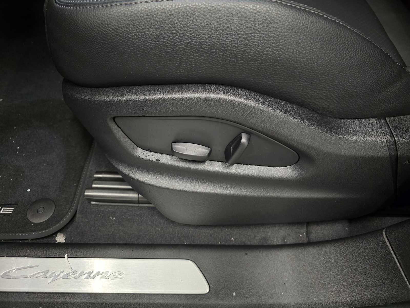 2025 Porsche Cayenne Base