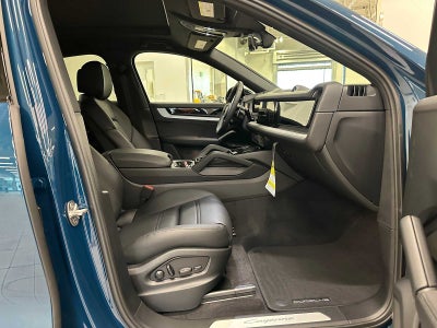 2025 Porsche Cayenne Base