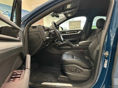 2025 Porsche Cayenne Base