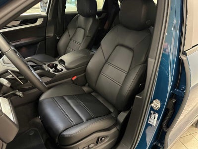 2025 Porsche Cayenne Base