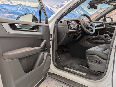 2025 Porsche Cayenne Base