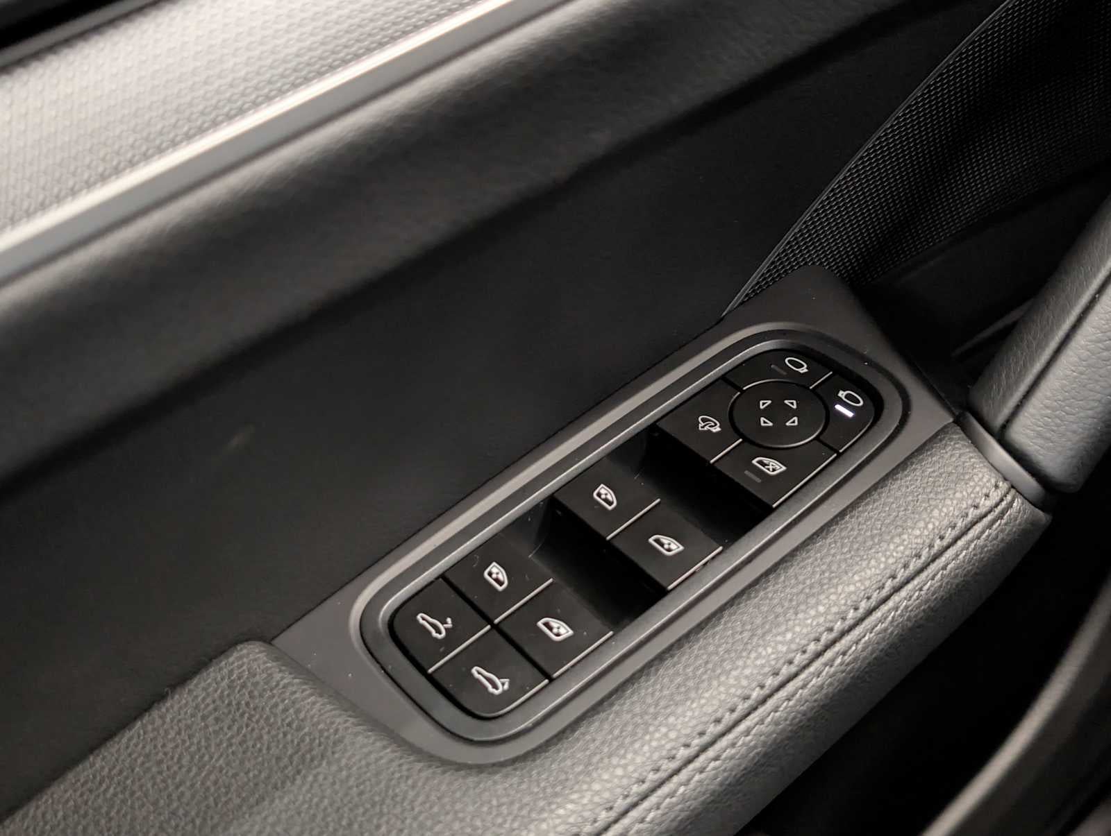 2025 Porsche Cayenne Base